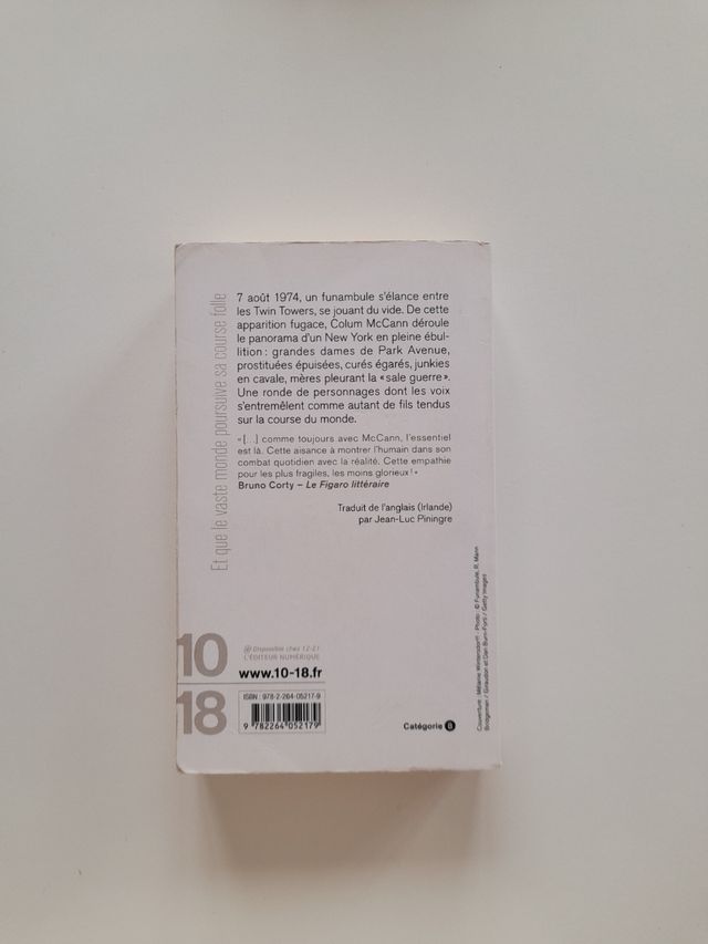 Et Que le Vaste Monde Poursuive Sa Course Folle (French Edition)