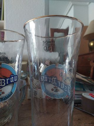 Vasos altos de cerveza
