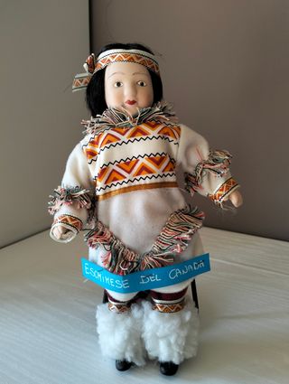 Bambolina in ceramica - Eschimese