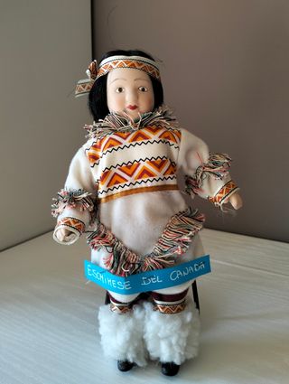 Bambolina in ceramica - Eschimese