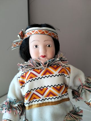 Bambolina in ceramica - Eschimese