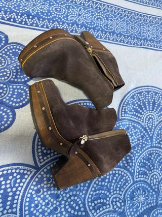 Botines piel y madera