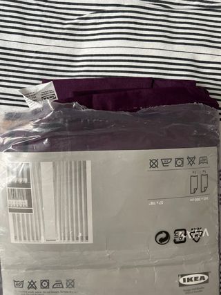 Juego 4 patas de cortina. Color púrpura.