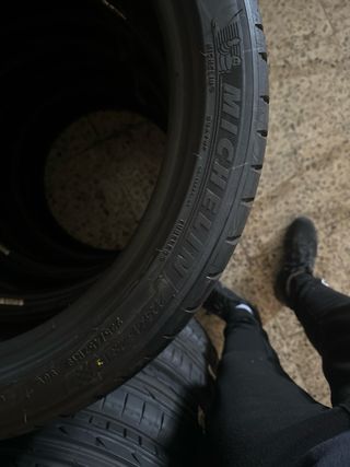 225/45R19 Michelin