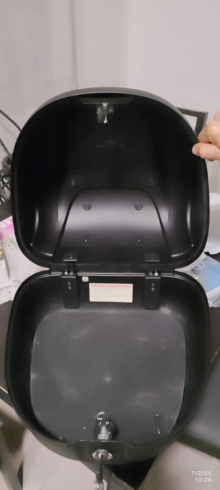 Porta equipaje moto universal. Modelo Piaggio 32lt