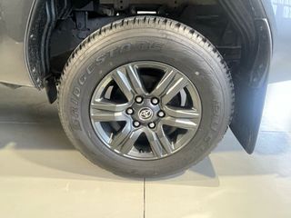 TOYOTA Hilux 2.8 D4D Cabina Doble VX