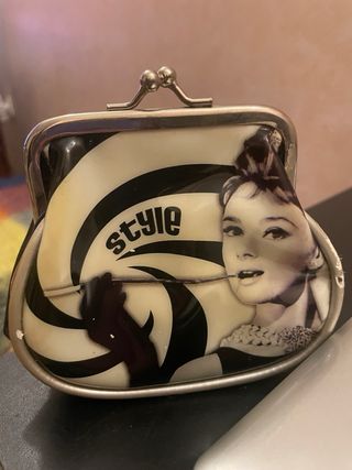 2 monederos de Audrey Hepburn