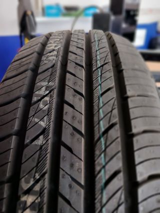 215 70 R16 100H KUMHO CRUGEN HP71