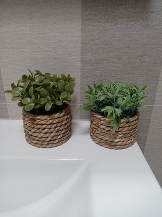 Dos mini plantas artificiales en maceta