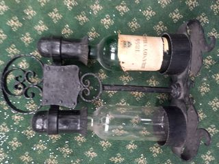 Botellero antiguo con candado decoración vontage