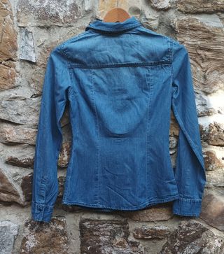 Camisa vaquera mujer Xs Bershka.