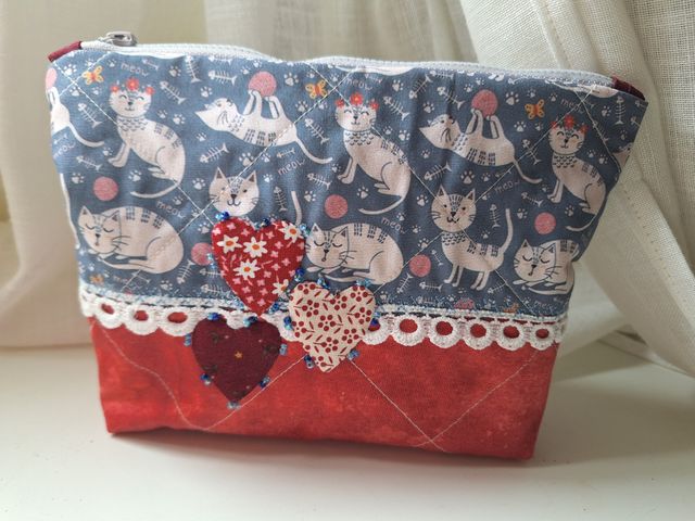 Neceser patchwork con gatos y corazones