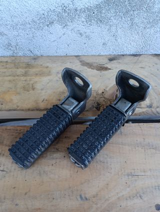 Poggiapiedi posteriori