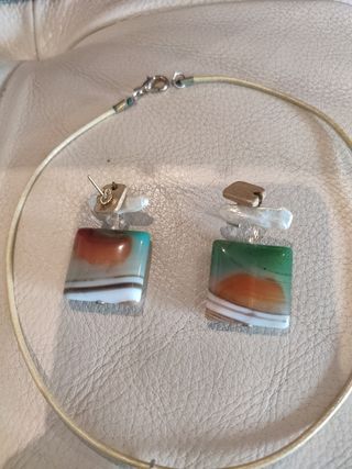 Conjunto colgante y pendientes piedra