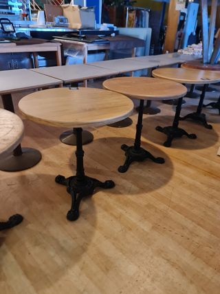 Mesa redonda pie negro tapa mader
a