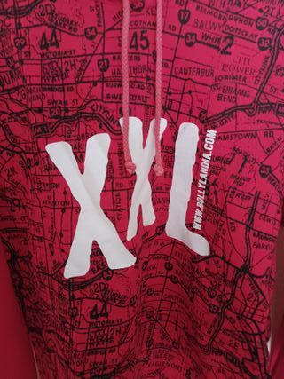 sudadera roja  con capucha