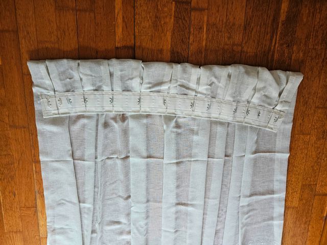 4 Cortinas blanco bordado con ganchos y pliegues