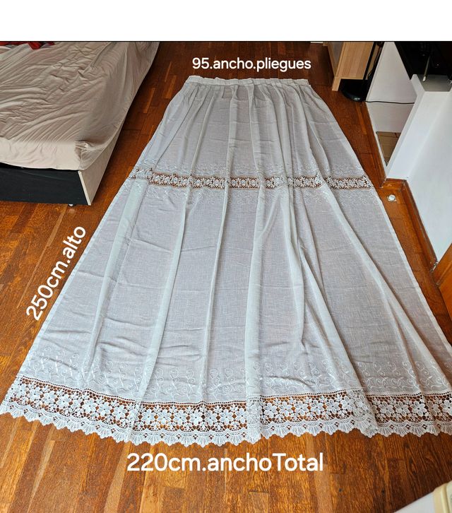 4 Cortinas blanco bordado con ganchos y pliegues