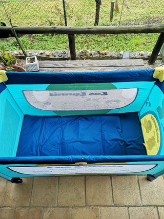 Cuna de "viaje", ropa de cama y colchón incluido