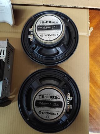 Altavoces Pioneer 130W.