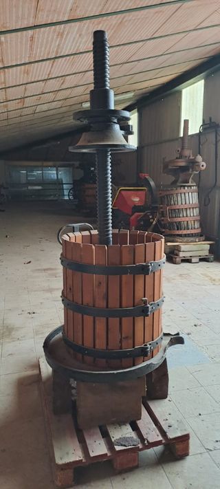 Prensa de decoración de vino