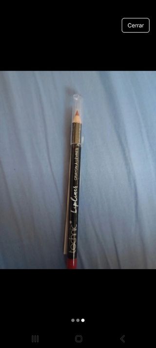 Labial rojo larga duración y lip liner
