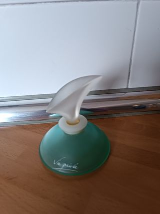 Bottiglie di profumo vuote