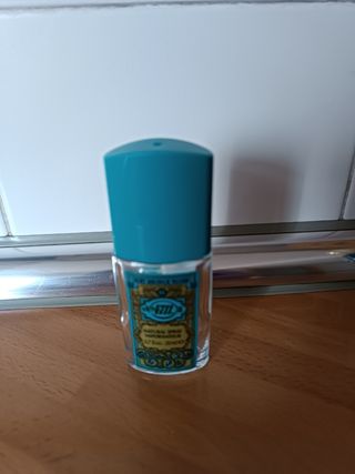 Bottiglie di profumo vuote