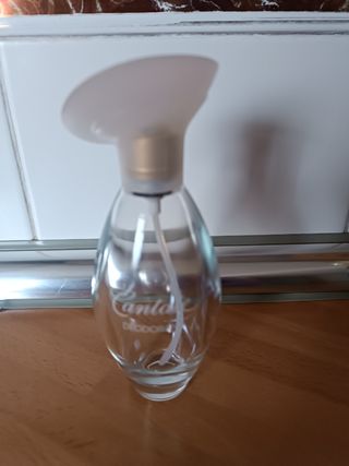 Bottiglie di profumo vuote