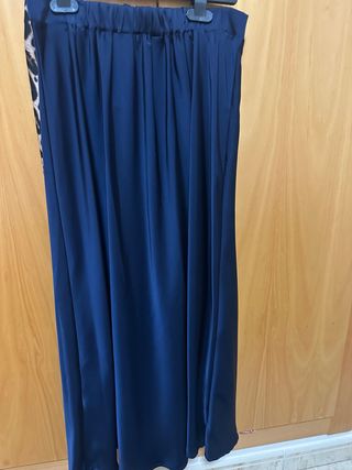 Falda midi raso azul sin estrenar