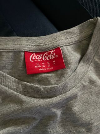 Maglietta con scritta Coca cola