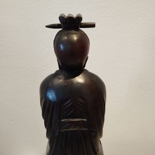 Antigua escultura china de madera tallada