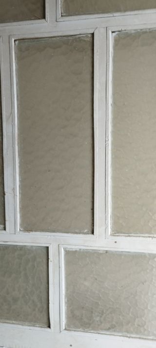 Puerta de madera y cristal 