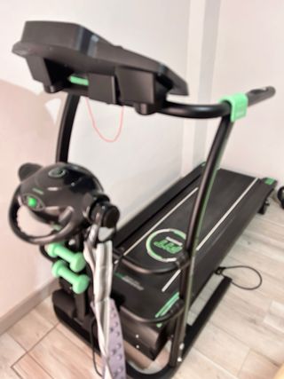 Cinta de correr cecotec con masajeador.