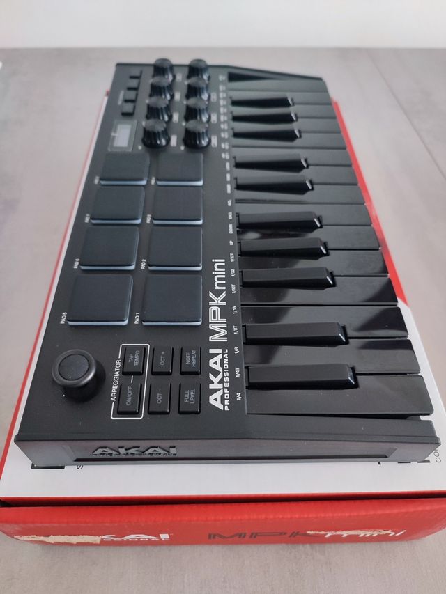 Controller tastiera Akai MPK mini