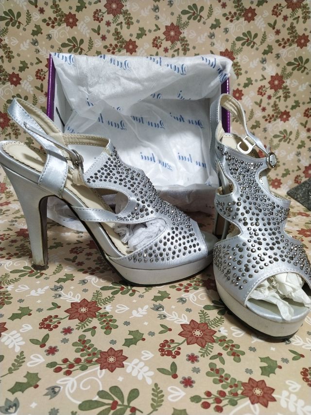 Zapatos de fiesta grises