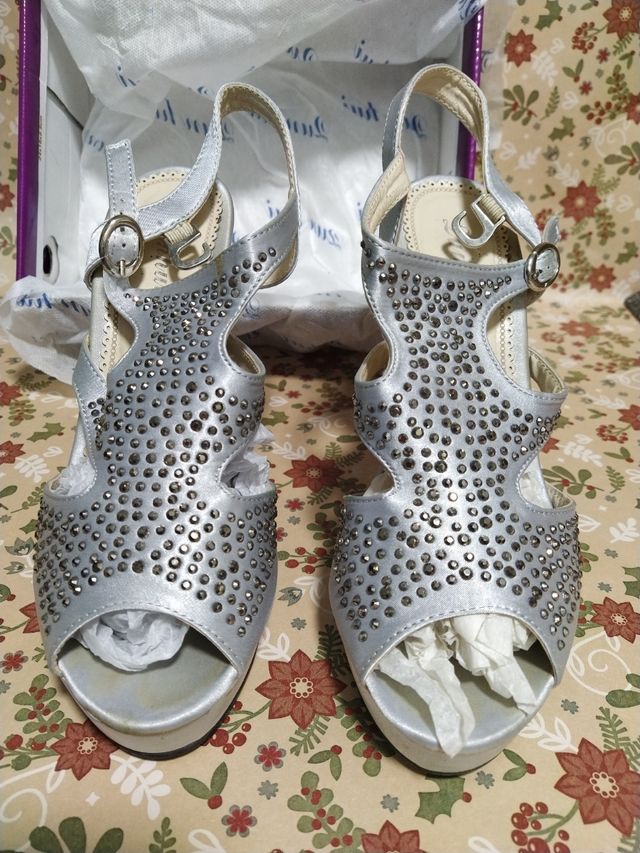 Zapatos de fiesta grises