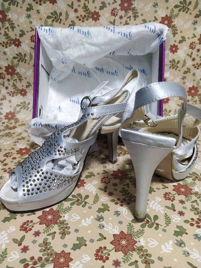 Zapatos de fiesta grises