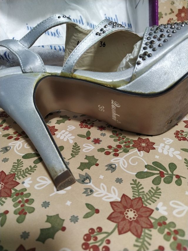 Zapatos de fiesta grises