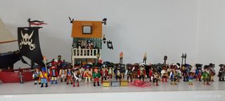 Gran flota pirata Playmobil con muelle.