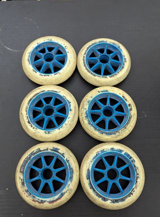 Ruedas patines azules 