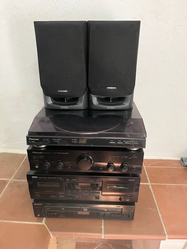 TOCADISCOS MULTIFUNCIÓN COMPLETO