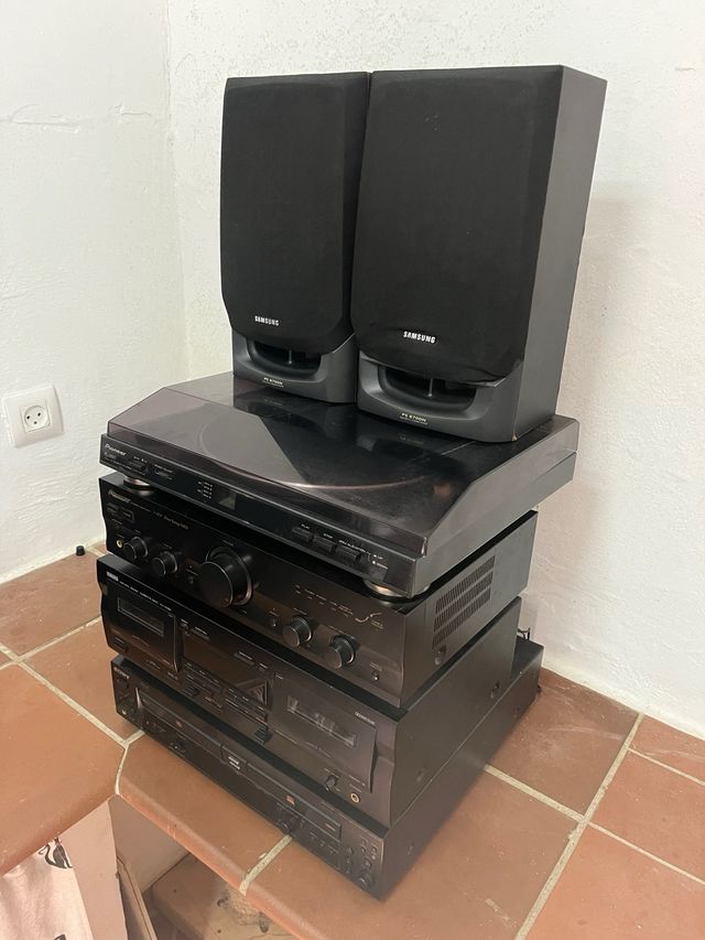 TOCADISCOS MULTIFUNCIÓN COMPLETO