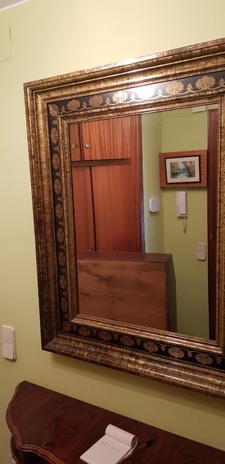 Importante espejo. Con marco de epoca
