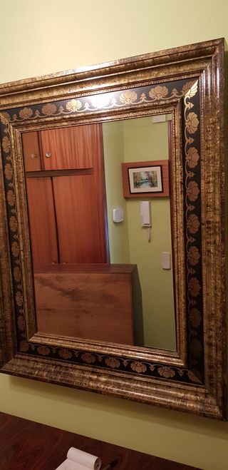 Importante espejo. Con marco de epoca