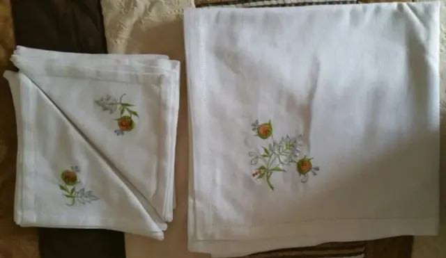 Conjunto mantel y 6 servilletas