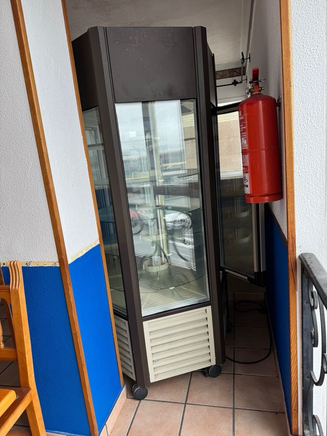 Nevera expositor hexagonal