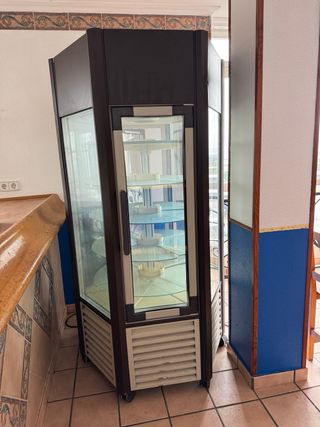 Nevera expositor hexagonal