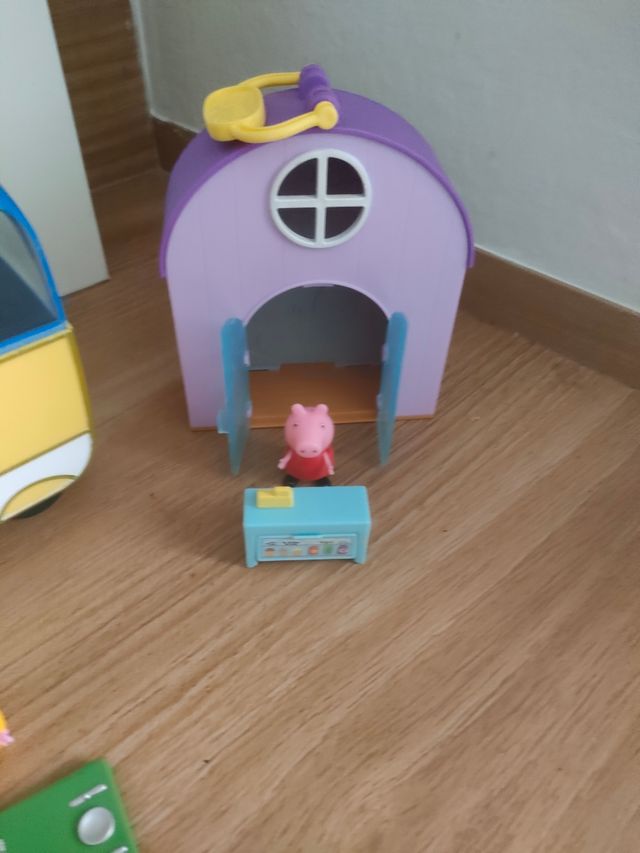 Caravana, tren, tienda Pepa Pig