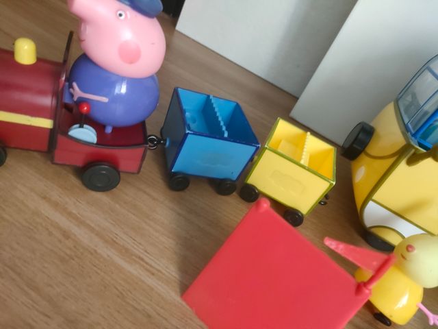 Caravana, tren, tienda Pepa Pig